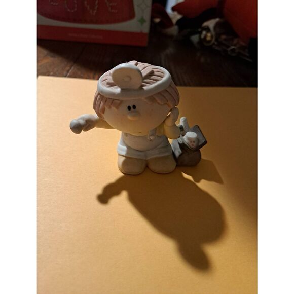 Vintage Bumpkins Medical Doctor Nurse Figurine Red Cross Bag 3" Decor - Picture 2 of 5